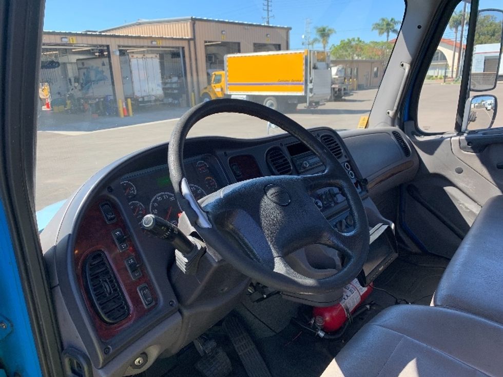 Cab and Chassis Truck-Light and Medium Duty Trucks-Freightliner-2017-M2-West Sacramento-CA-189,540\n\t\tmiles-$ 48,500 - Image 12