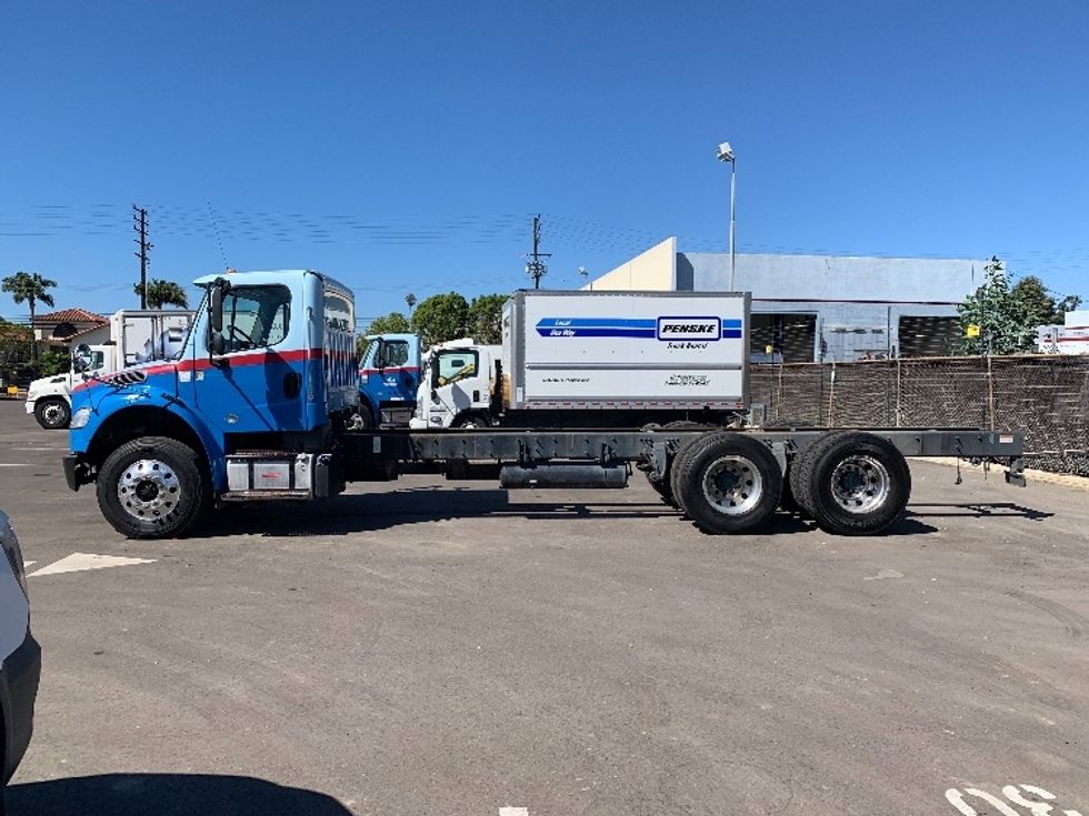 Cab and Chassis Truck-Light and Medium Duty Trucks-Freightliner-2017-M2-West Sacramento-CA-189,540\n\t\tmiles-$ 48,500 - Image 4