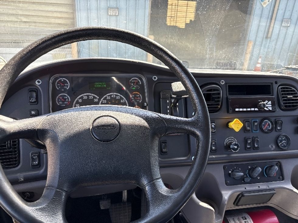 Cab and Chassis Truck-Light and Medium Duty Trucks-Freightliner-2017-M2-West Sacramento-CA-334,585\n\t\tmiles-$ 19,000 - Image 19