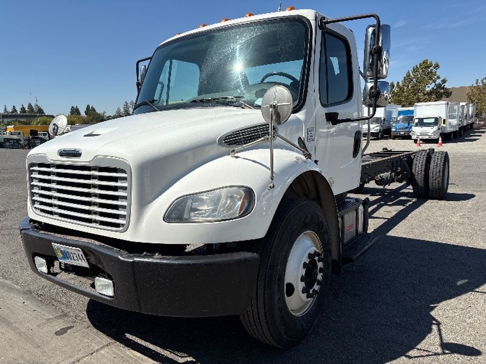 Cab and Chassis Truck-Light and Medium Duty Trucks-Freightliner-2017-M2-West Sacramento-CA-334,585\n\t\tmiles-$ 19,000 - Image 3