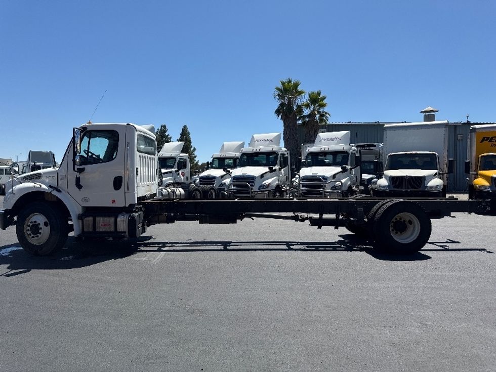Cab and Chassis Truck-Light and Medium Duty Trucks-Freightliner-2017-M2-West Sacramento-CA-334,585\n\t\tmiles-$ 19,000 - Image 4