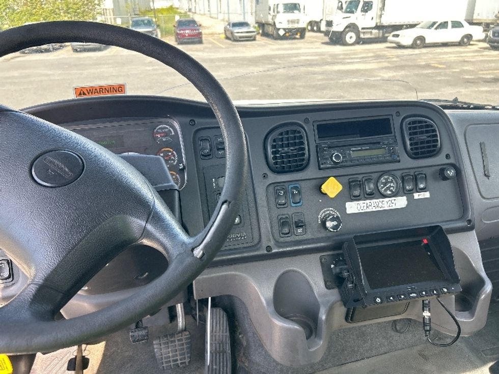 Cab and Chassis Truck-Light and Medium Duty Trucks-Freightliner-2017-M211264S-Hammond-LA-493,663\n\t\tmiles-$ 60,750 - Image 11
