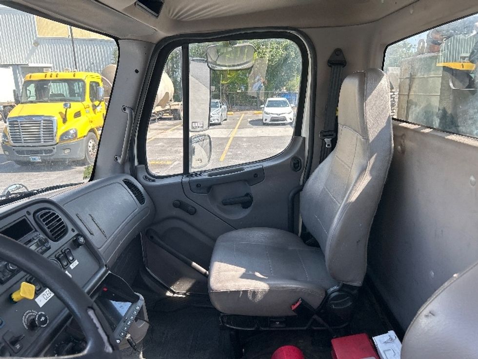 Cab and Chassis Truck-Light and Medium Duty Trucks-Freightliner-2017-M211264S-Hammond-LA-493,663\n\t\tmiles-$ 60,750 - Image 12