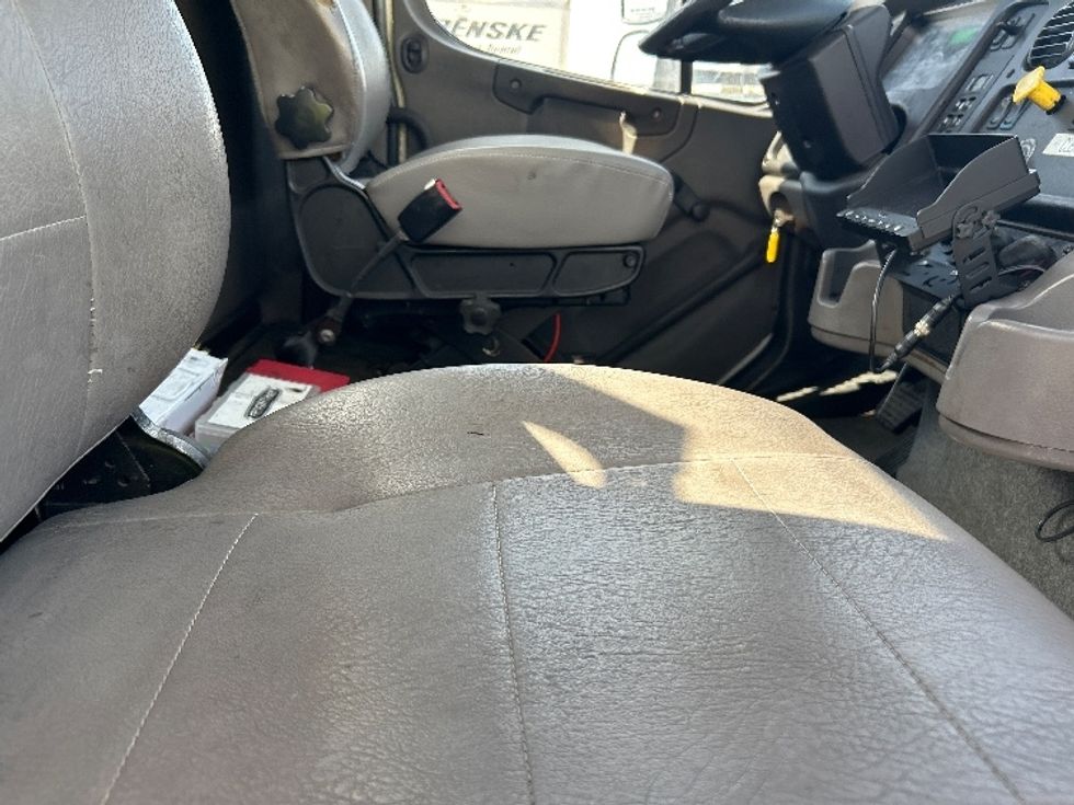 Cab and Chassis Truck-Light and Medium Duty Trucks-Freightliner-2017-M211264S-Hammond-LA-493,663\n\t\tmiles-$ 60,750 - Image 15