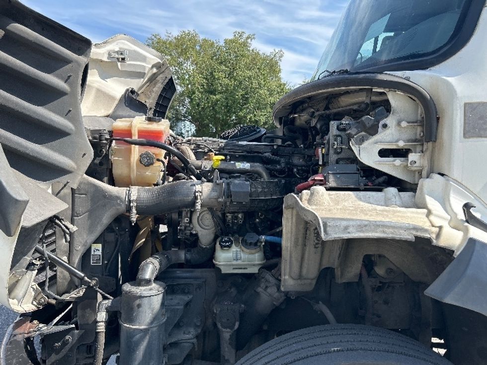 Cab and Chassis Truck-Light and Medium Duty Trucks-Freightliner-2017-M211264S-Hammond-LA-493,663\n\t\tmiles-$ 60,750 - Image 17