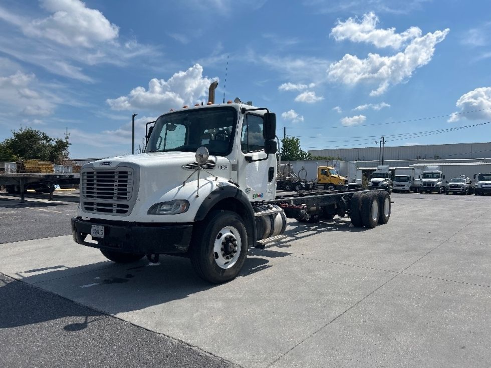 Cab and Chassis Truck-Light and Medium Duty Trucks-Freightliner-2017-M211264S-Hammond-LA-493,663\n\t\tmiles-$ 60,750 - Image 3