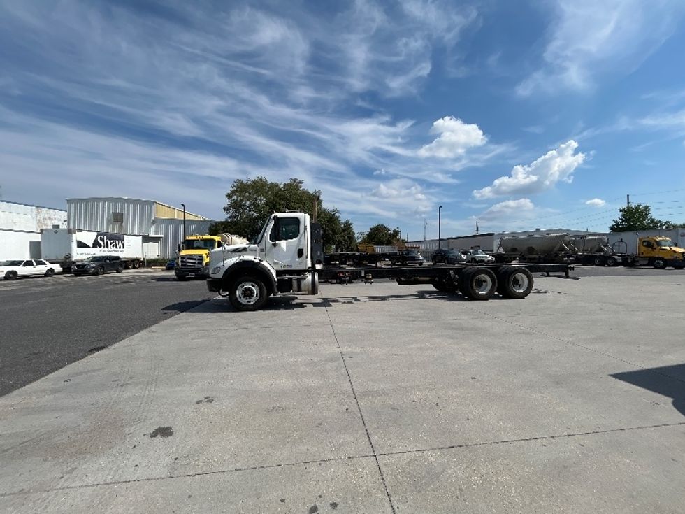 Cab and Chassis Truck-Light and Medium Duty Trucks-Freightliner-2017-M211264S-Hammond-LA-493,663\n\t\tmiles-$ 60,750 - Image 4