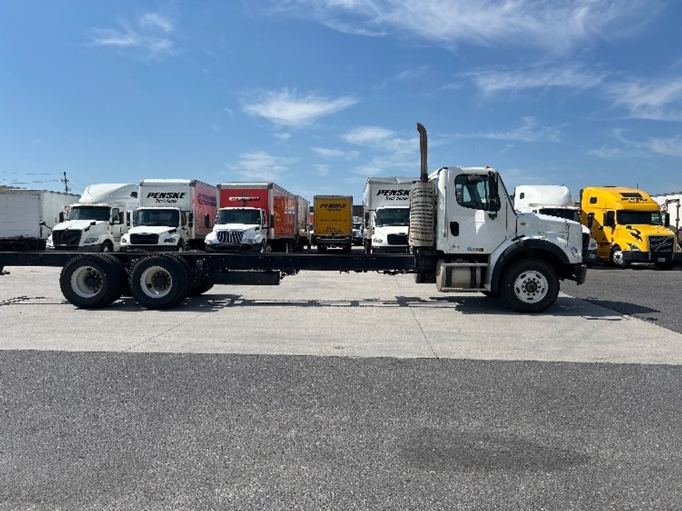 Cab and Chassis Truck-Light and Medium Duty Trucks-Freightliner-2017-M211264S-Hammond-LA-493,663\n\t\tmiles-$ 60,750 - Image 8
