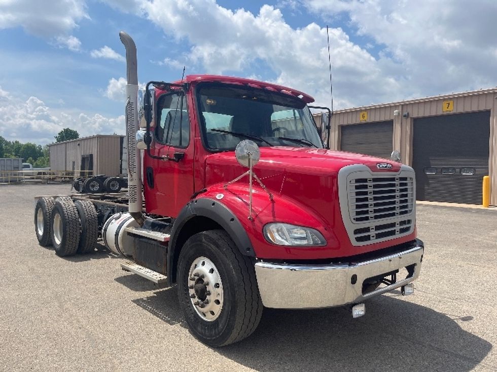 2017 Freightliner M211264S Cab and Chassis Truck