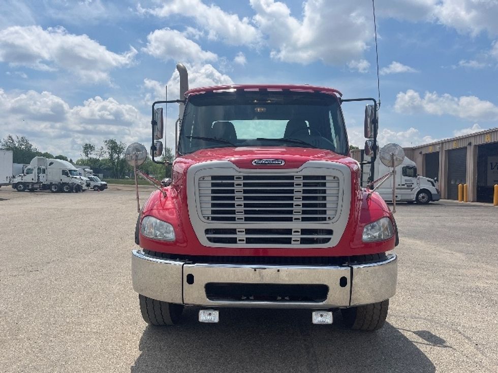 2017 Freightliner M211264S Cab and Chassis Truck