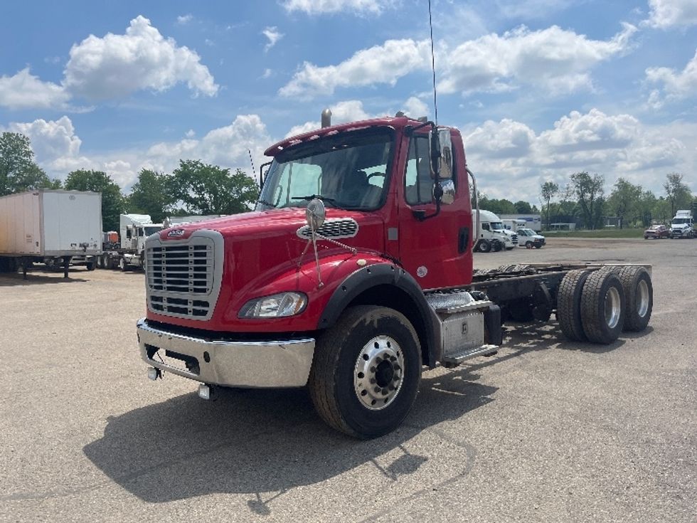 2017 Freightliner M211264S Cab and Chassis Truck