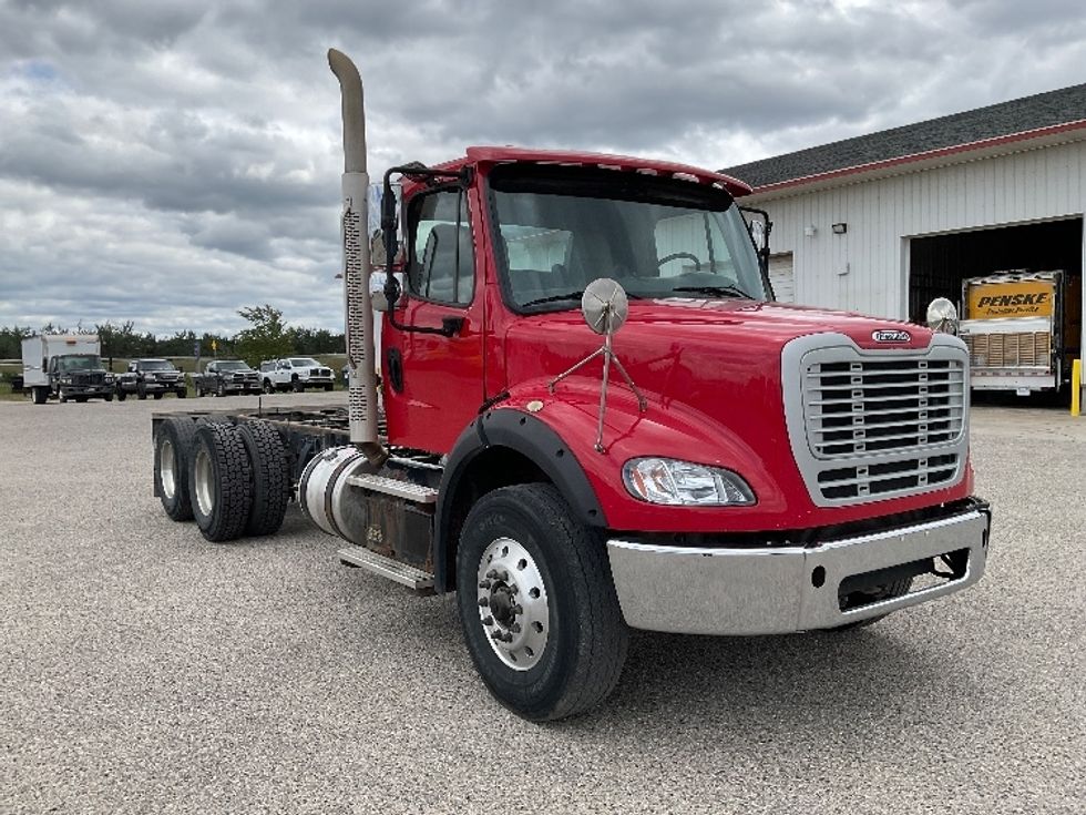 Cab and Chassis Truck-Light and Medium Duty Trucks-Freightliner-2017-M211264S-Lansing-MI-341,225\n\t\tmiles-$ 65,750 - Image 1