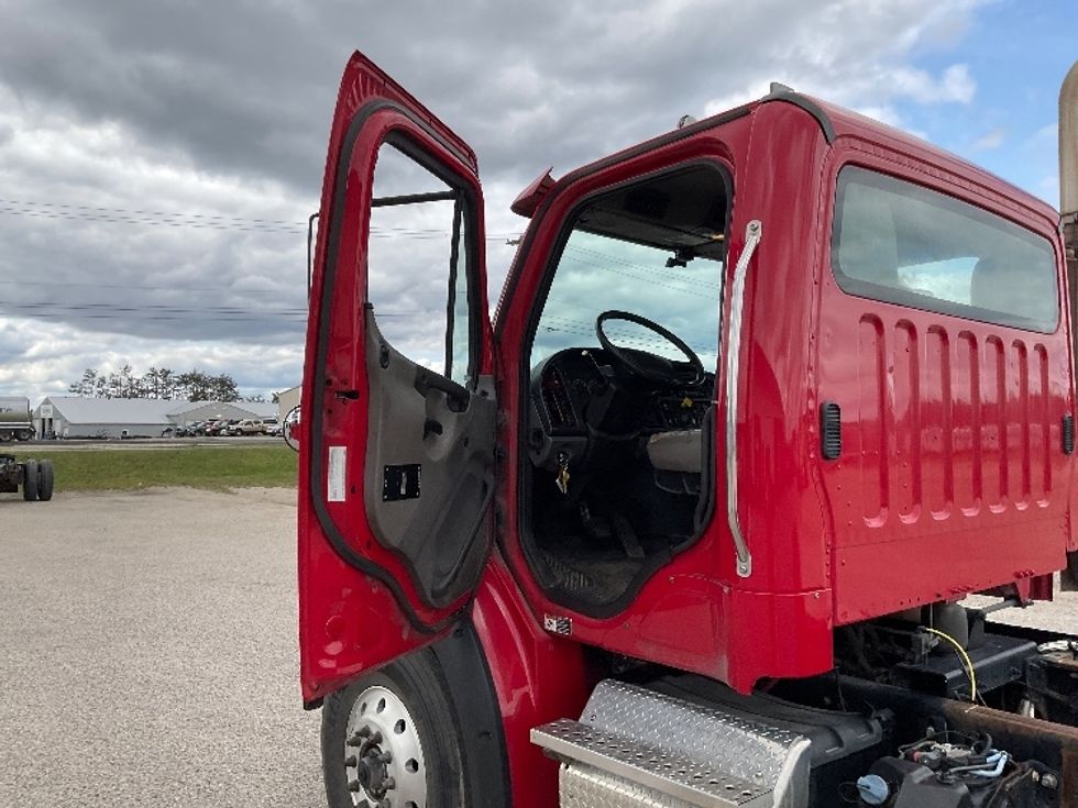 Cab and Chassis Truck-Light and Medium Duty Trucks-Freightliner-2017-M211264S-Lansing-MI-341,225\n\t\tmiles-$ 65,750 - Image 11