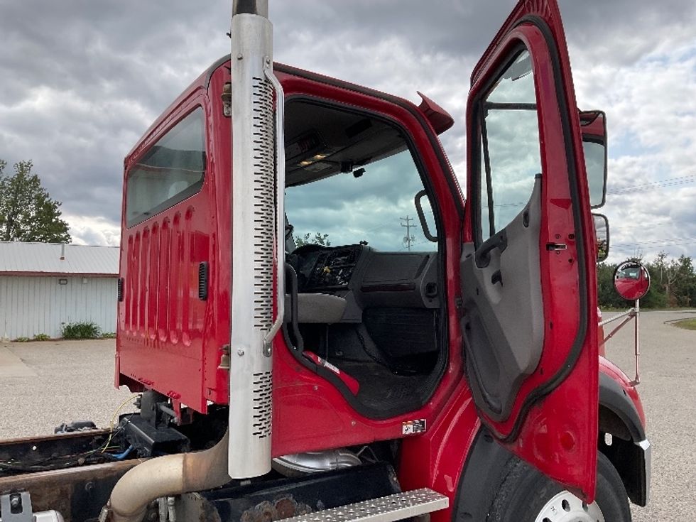 Cab and Chassis Truck-Light and Medium Duty Trucks-Freightliner-2017-M211264S-Lansing-MI-341,225\n\t\tmiles-$ 65,750 - Image 15