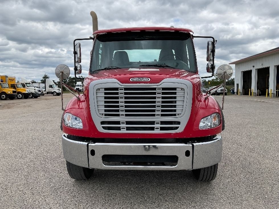 Cab and Chassis Truck-Light and Medium Duty Trucks-Freightliner-2017-M211264S-Lansing-MI-341,225\n\t\tmiles-$ 65,750 - Image 2