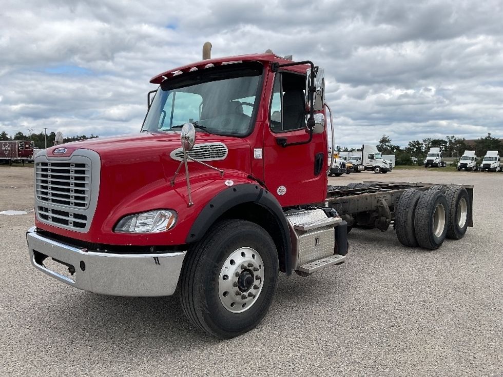 Cab and Chassis Truck-Light and Medium Duty Trucks-Freightliner-2017-M211264S-Lansing-MI-341,225\n\t\tmiles-$ 65,750 - Image 3