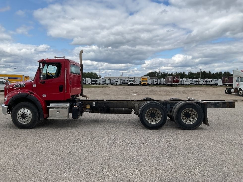 Cab and Chassis Truck-Light and Medium Duty Trucks-Freightliner-2017-M211264S-Lansing-MI-341,225\n\t\tmiles-$ 65,750 - Image 4