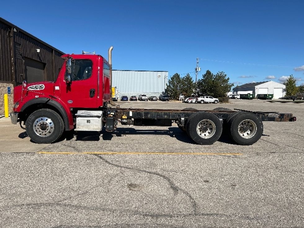 Cab and Chassis Truck-Light and Medium Duty Trucks-Freightliner-2017-M211264S-Saginaw-MI-607,844\n\t\tmiles-$ 54,250 - Image 3