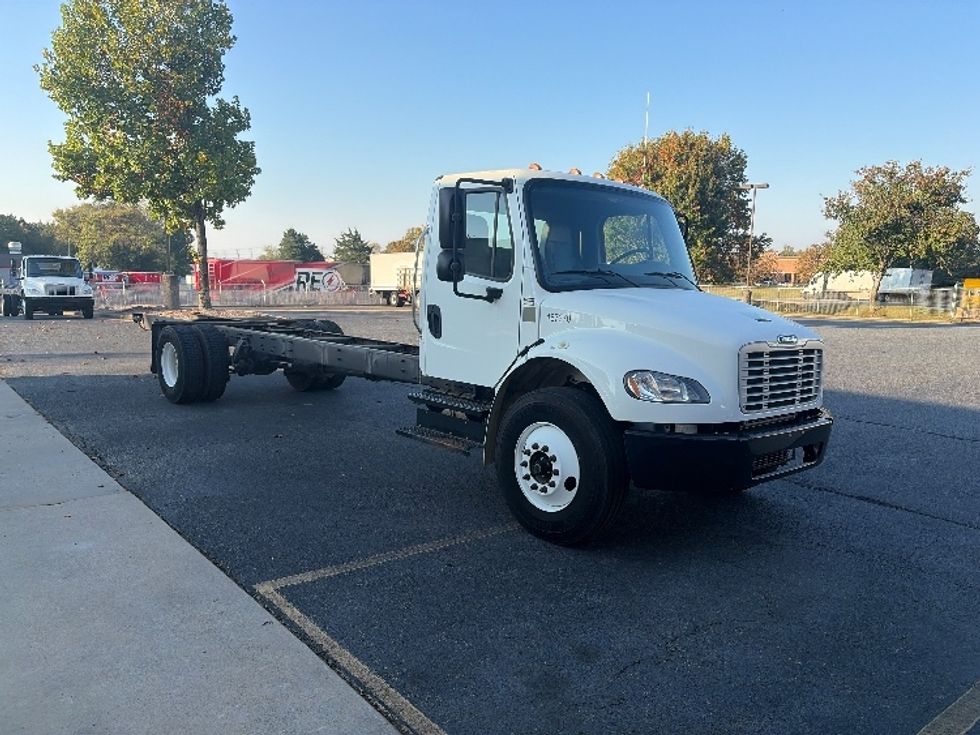 Cab and Chassis Truck-Light and Medium Duty Trucks-Freightliner-2018-M2-Concord-NC-21,035\n\t\tmiles-$ 47,500 - Image 1