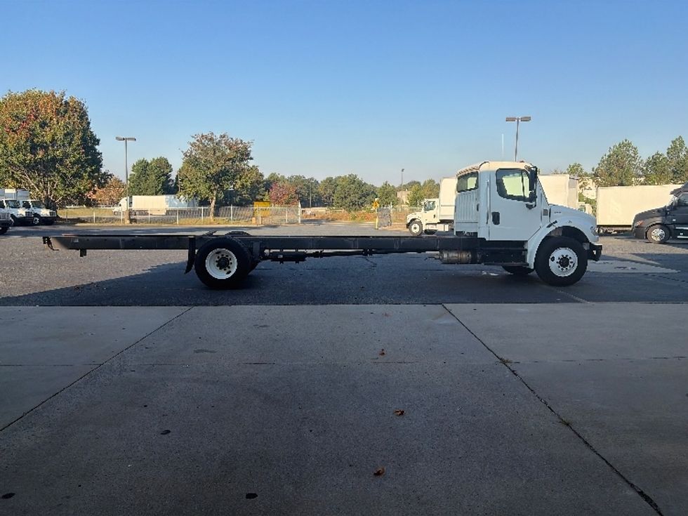 Cab and Chassis Truck-Light and Medium Duty Trucks-Freightliner-2018-M2-Concord-NC-21,035\n\t\tmiles-$ 47,500 - Image 10