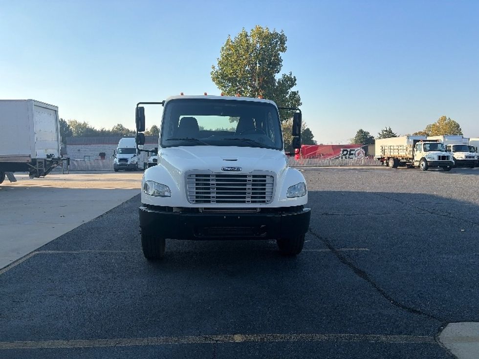 Cab and Chassis Truck-Light and Medium Duty Trucks-Freightliner-2018-M2-Concord-NC-21,035\n\t\tmiles-$ 47,500 - Image 2