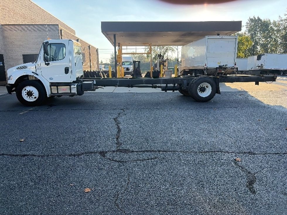 Cab and Chassis Truck-Light and Medium Duty Trucks-Freightliner-2018-M2-Concord-NC-21,035\n\t\tmiles-$ 47,500 - Image 4