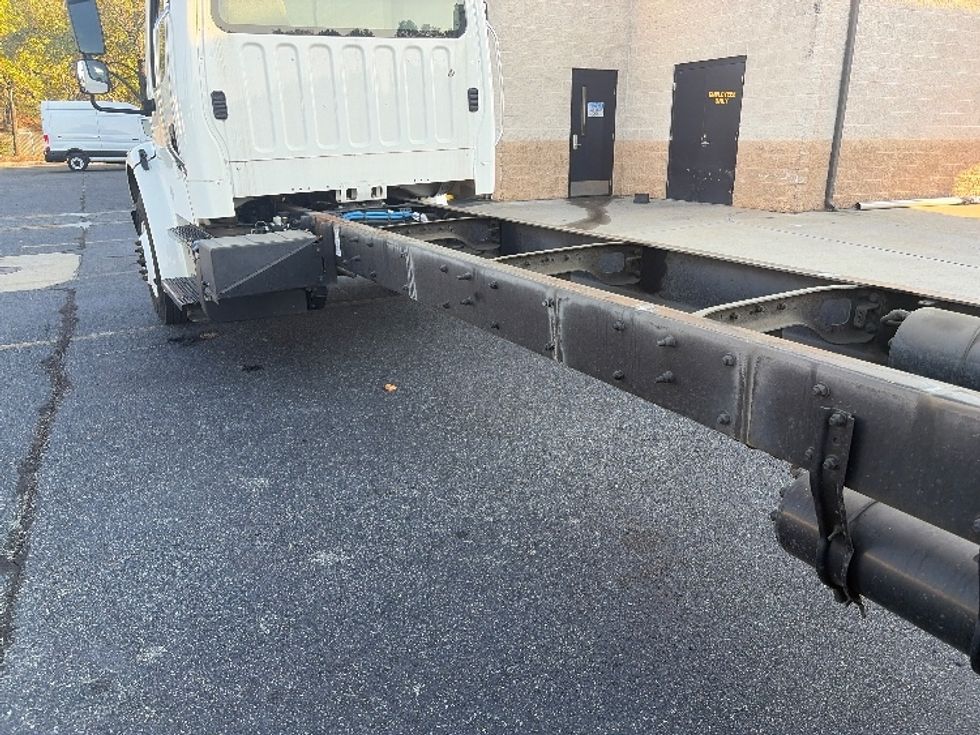 Cab and Chassis Truck-Light and Medium Duty Trucks-Freightliner-2018-M2-Concord-NC-21,035\n\t\tmiles-$ 47,500 - Image 5