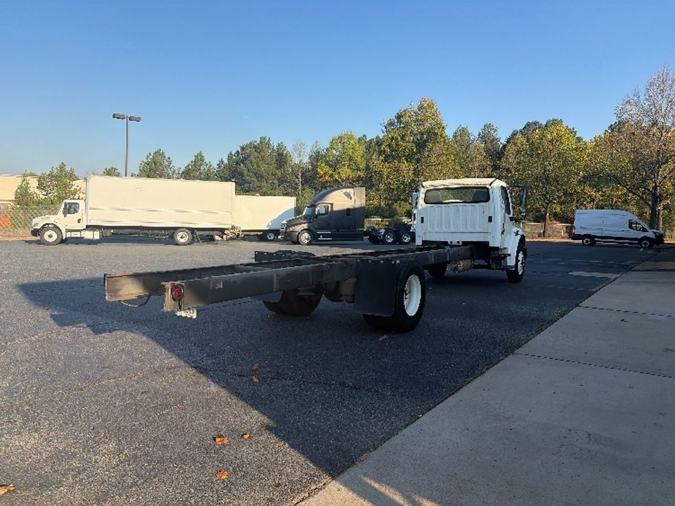 Cab and Chassis Truck-Light and Medium Duty Trucks-Freightliner-2018-M2-Concord-NC-21,035\n\t\tmiles-$ 47,500 - Image 8