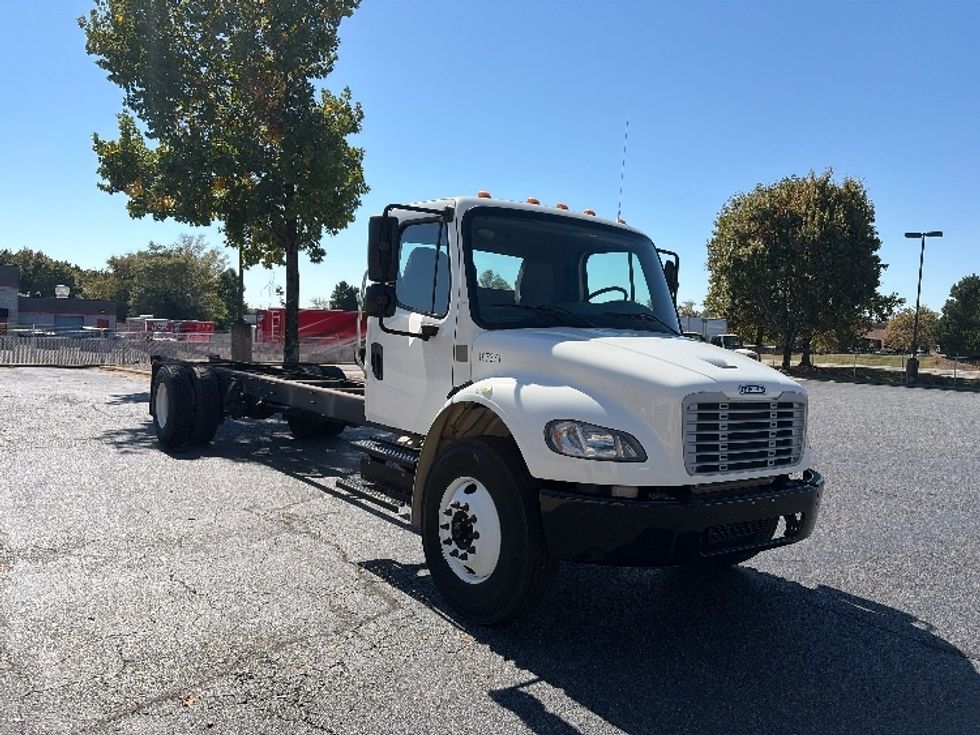 Cab and Chassis Truck-Light and Medium Duty Trucks-Freightliner-2018-M2-Concord-NC-22,100\n\t\tmiles-$ 52,500 - Image 1
