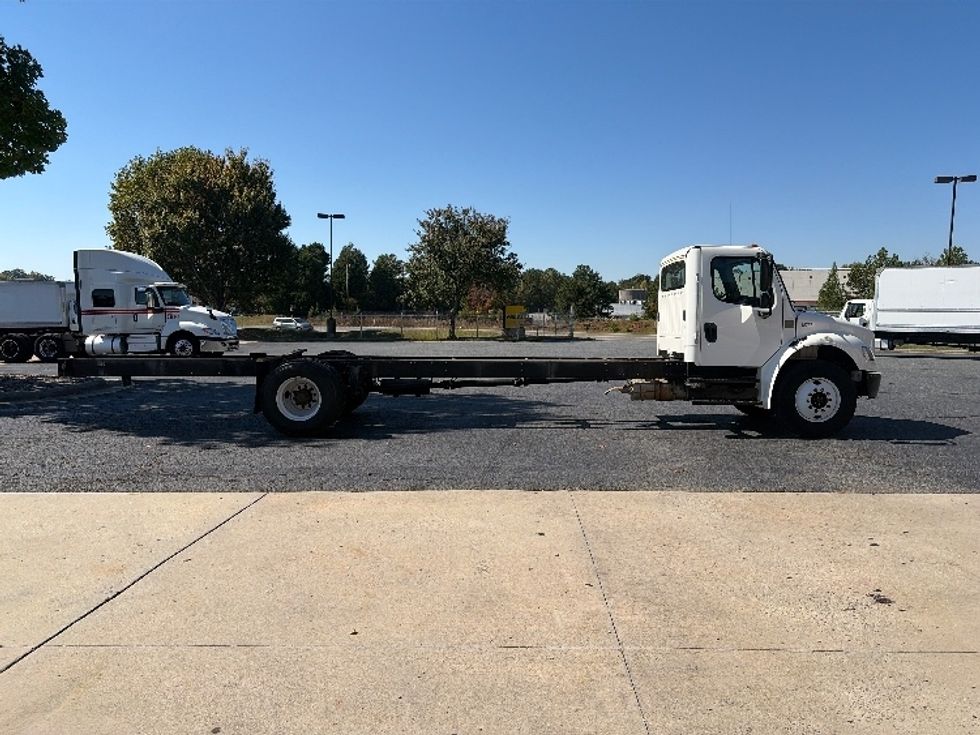Cab and Chassis Truck-Light and Medium Duty Trucks-Freightliner-2018-M2-Concord-NC-22,100\n\t\tmiles-$ 52,500 - Image 10