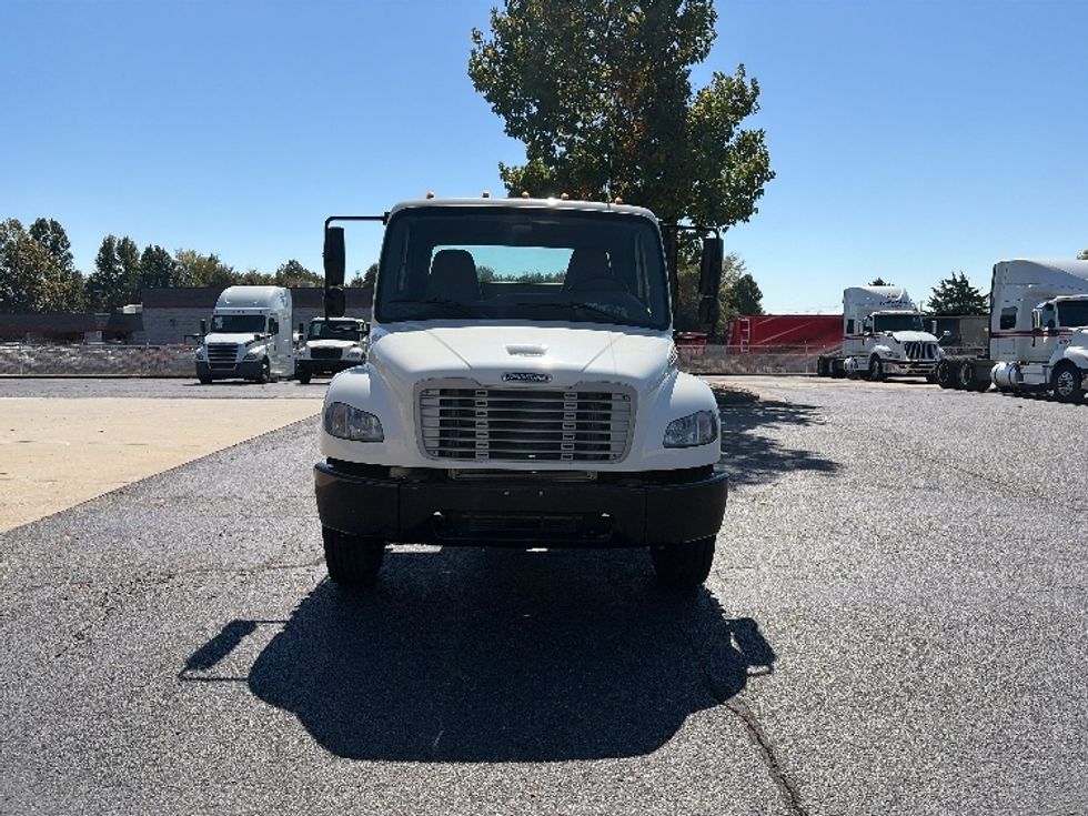 Cab and Chassis Truck-Light and Medium Duty Trucks-Freightliner-2018-M2-Concord-NC-22,100\n\t\tmiles-$ 52,500 - Image 2