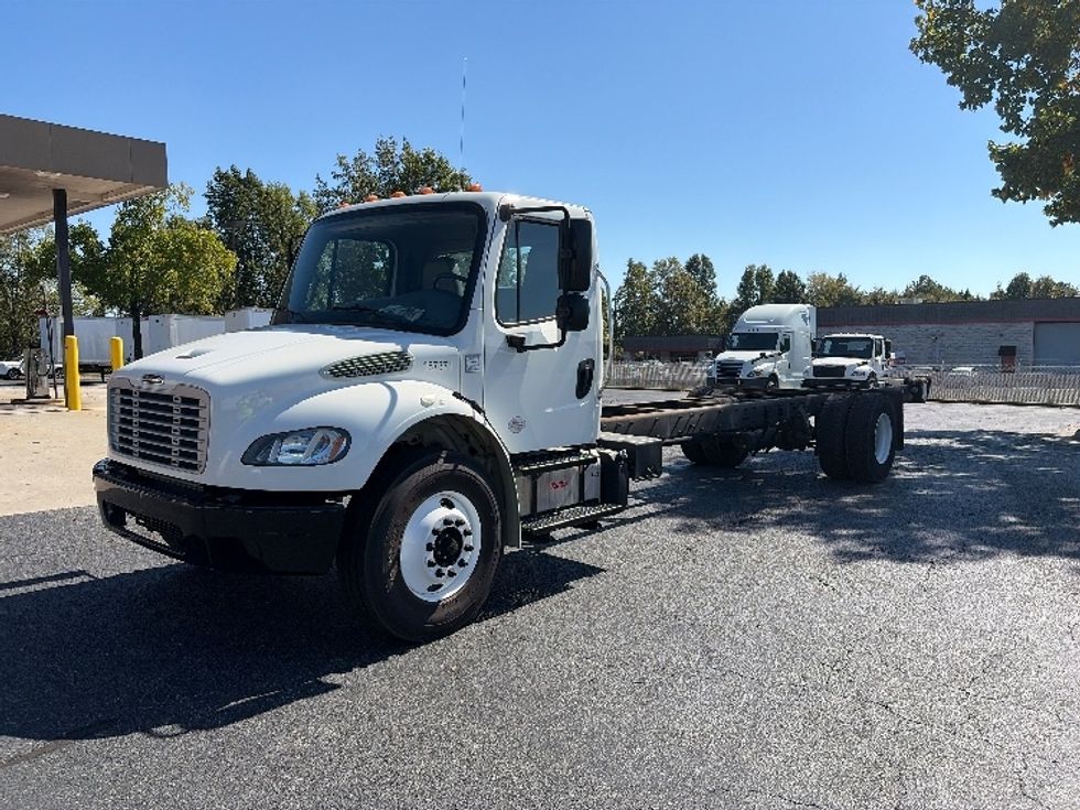 Cab and Chassis Truck-Light and Medium Duty Trucks-Freightliner-2018-M2-Concord-NC-22,100\n\t\tmiles-$ 52,500 - Image 3