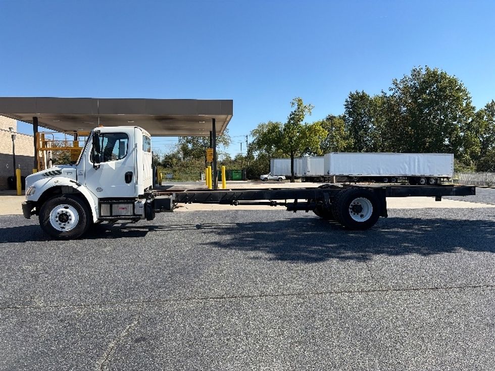 Cab and Chassis Truck-Light and Medium Duty Trucks-Freightliner-2018-M2-Concord-NC-22,100\n\t\tmiles-$ 52,500 - Image 4