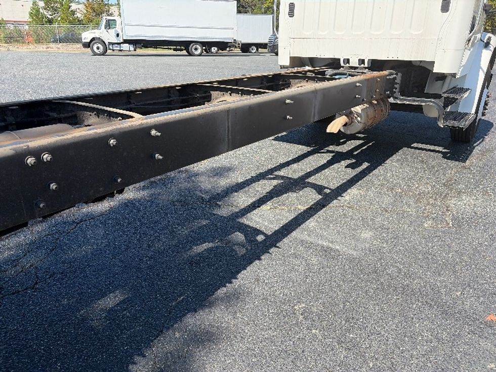 Cab and Chassis Truck-Light and Medium Duty Trucks-Freightliner-2018-M2-Concord-NC-22,100\n\t\tmiles-$ 52,500 - Image 9