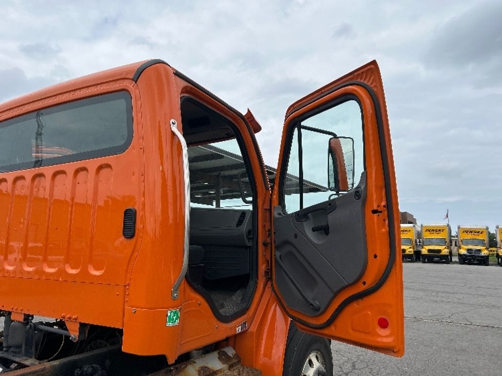 Cab and Chassis Truck-Light and Medium Duty Trucks-Freightliner-2018-M2-Fredonia-NY-142,636\n\t\tmiles-$ 47,250 - Image 15