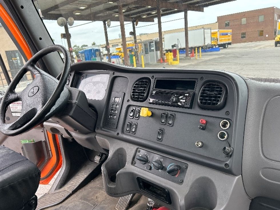 Cab and Chassis Truck-Light and Medium Duty Trucks-Freightliner-2018-M2-Fredonia-NY-142,636\n\t\tmiles-$ 47,250 - Image 17