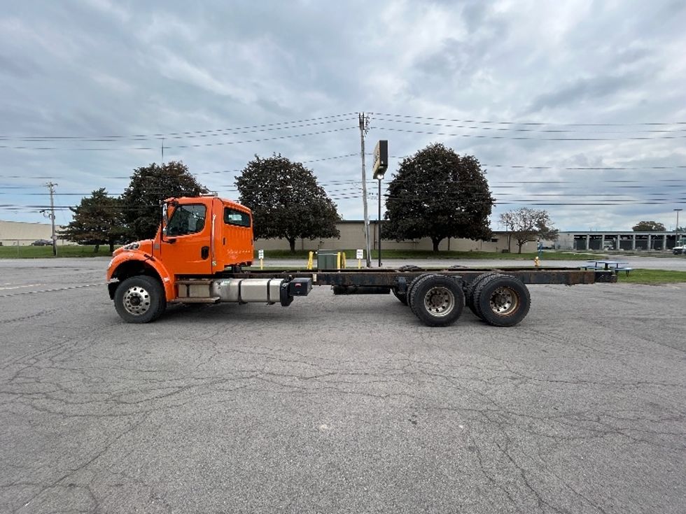 Cab and Chassis Truck-Light and Medium Duty Trucks-Freightliner-2018-M2-Fredonia-NY-142,636\n\t\tmiles-$ 47,250 - Image 4