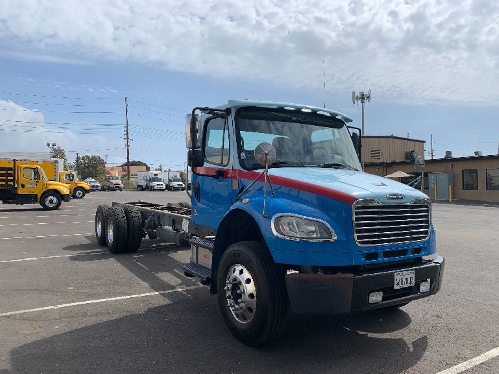 Cab and Chassis Truck-Light and Medium Duty Trucks-Freightliner-2018-M2-Fresno-CA-218,503\n\t\tmiles-$ 46,250 - Image 1