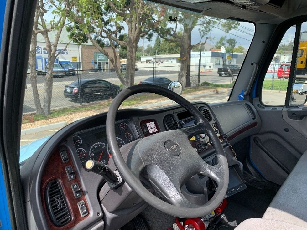 Cab and Chassis Truck-Light and Medium Duty Trucks-Freightliner-2018-M2-Fresno-CA-218,503\n\t\tmiles-$ 46,250 - Image 11