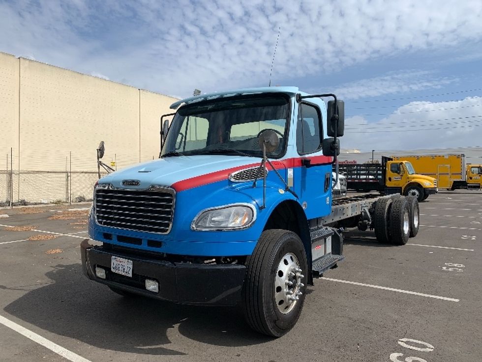 Cab and Chassis Truck-Light and Medium Duty Trucks-Freightliner-2018-M2-Fresno-CA-218,503\n\t\tmiles-$ 46,250 - Image 3