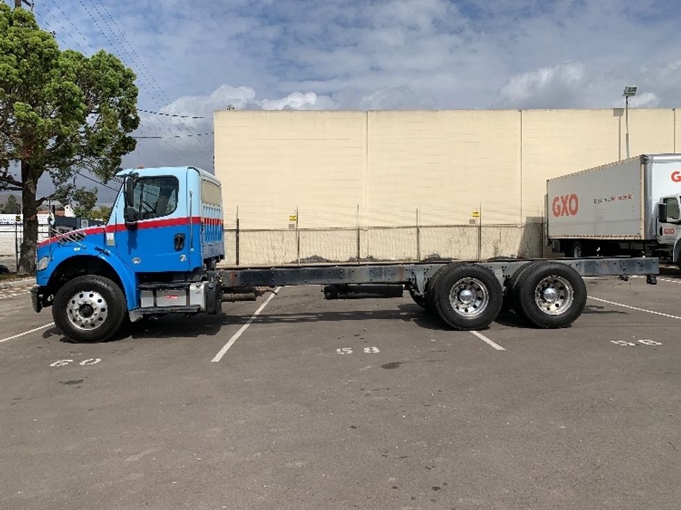 Cab and Chassis Truck-Light and Medium Duty Trucks-Freightliner-2018-M2-Fresno-CA-218,503\n\t\tmiles-$ 46,250 - Image 4
