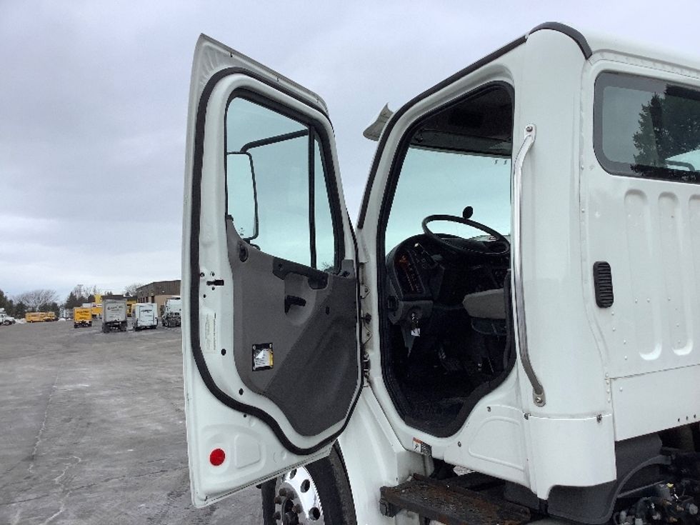 Cab and Chassis Truck-Light and Medium Duty Trucks-Freightliner-2018-M2-Lancaster-PA-182,600\n\t\tmiles-$ 38,000 - Image 16