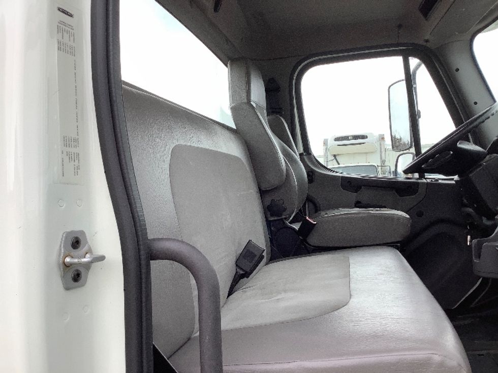Cab and Chassis Truck-Light and Medium Duty Trucks-Freightliner-2018-M2-Lancaster-PA-182,600\n\t\tmiles-$ 38,000 - Image 22
