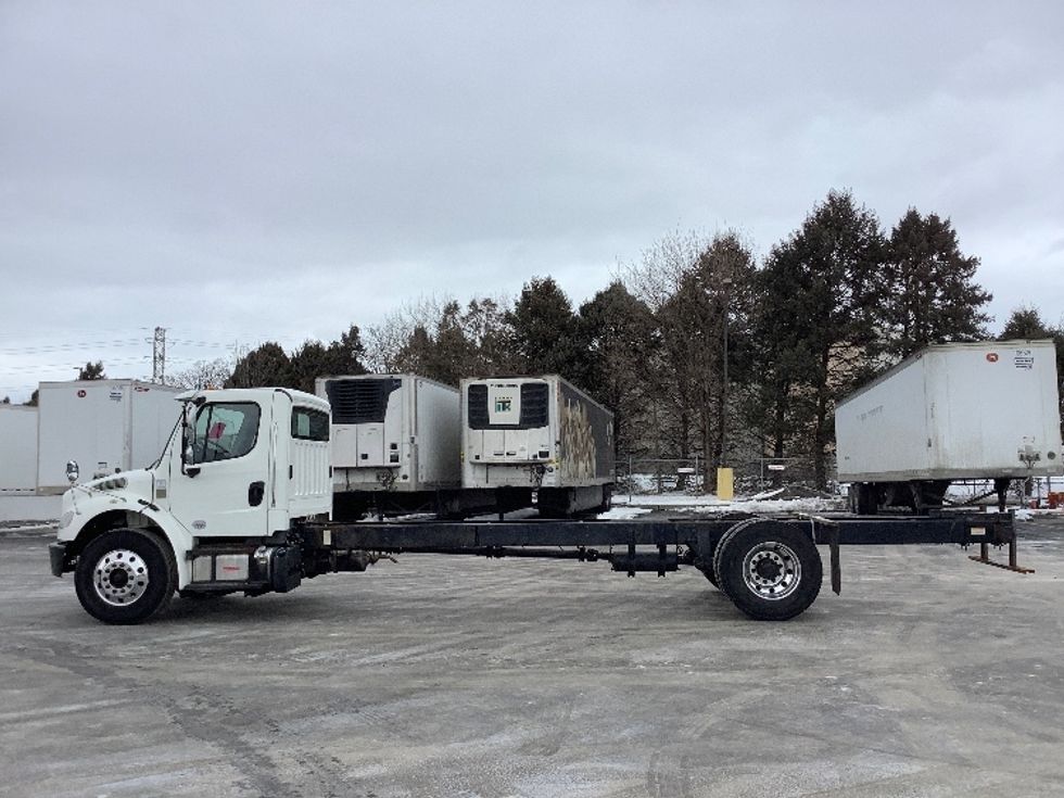 Cab and Chassis Truck-Light and Medium Duty Trucks-Freightliner-2018-M2-Lancaster-PA-182,600\n\t\tmiles-$ 38,000 - Image 4