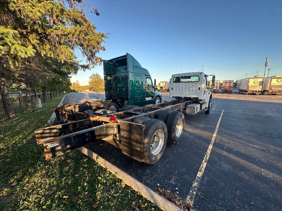 Cab and Chassis Truck-Light and Medium Duty Trucks-Freightliner-2018-M2-Mississauga-ON-430,701\n\t\tkm-$ 49,750 - Image 14