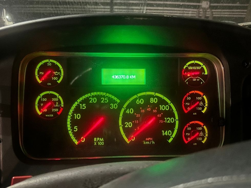 Cab and Chassis Truck-Light and Medium Duty Trucks-Freightliner-2018-M2-Mississauga-ON-430,701\n\t\tkm-$ 49,750 - Image 5