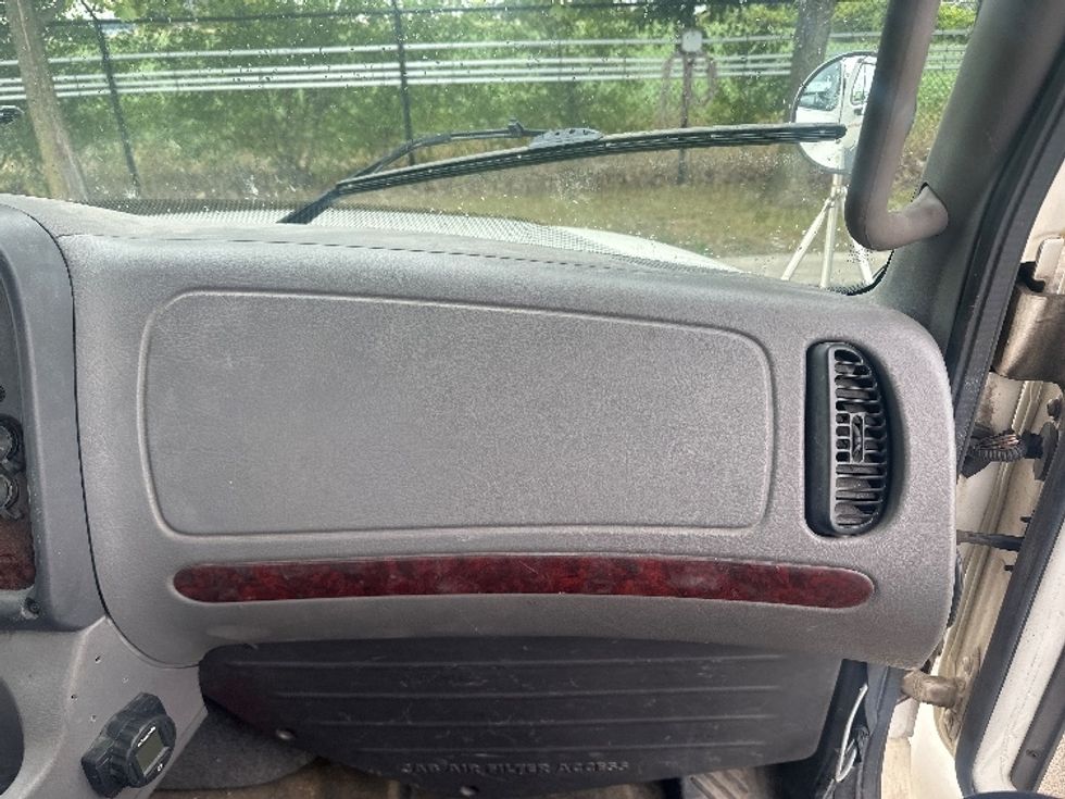 Cab and Chassis Truck-Light and Medium Duty Trucks-Freightliner-2018-M2-Mississauga-ON-430,701\n\t\tkm-$ 49,750 - Image 8