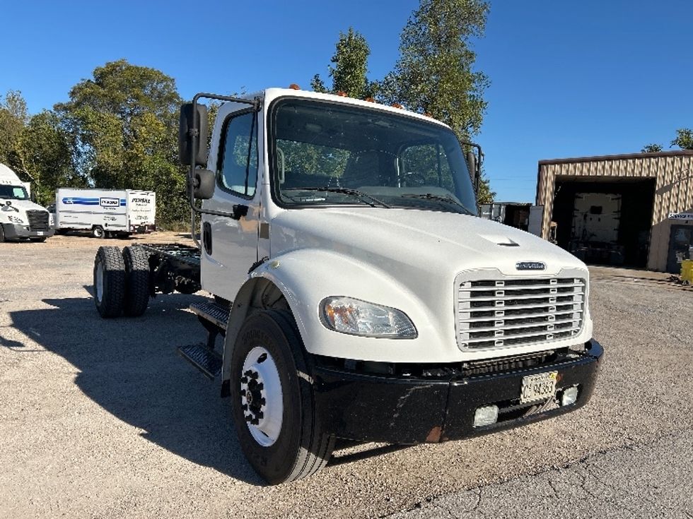 Cab and Chassis Truck-Light and Medium Duty Trucks-Freightliner-2018-M2-Poplar Bluff-MO-278,272\n\t\tmiles-$ 25,500 - Image 1