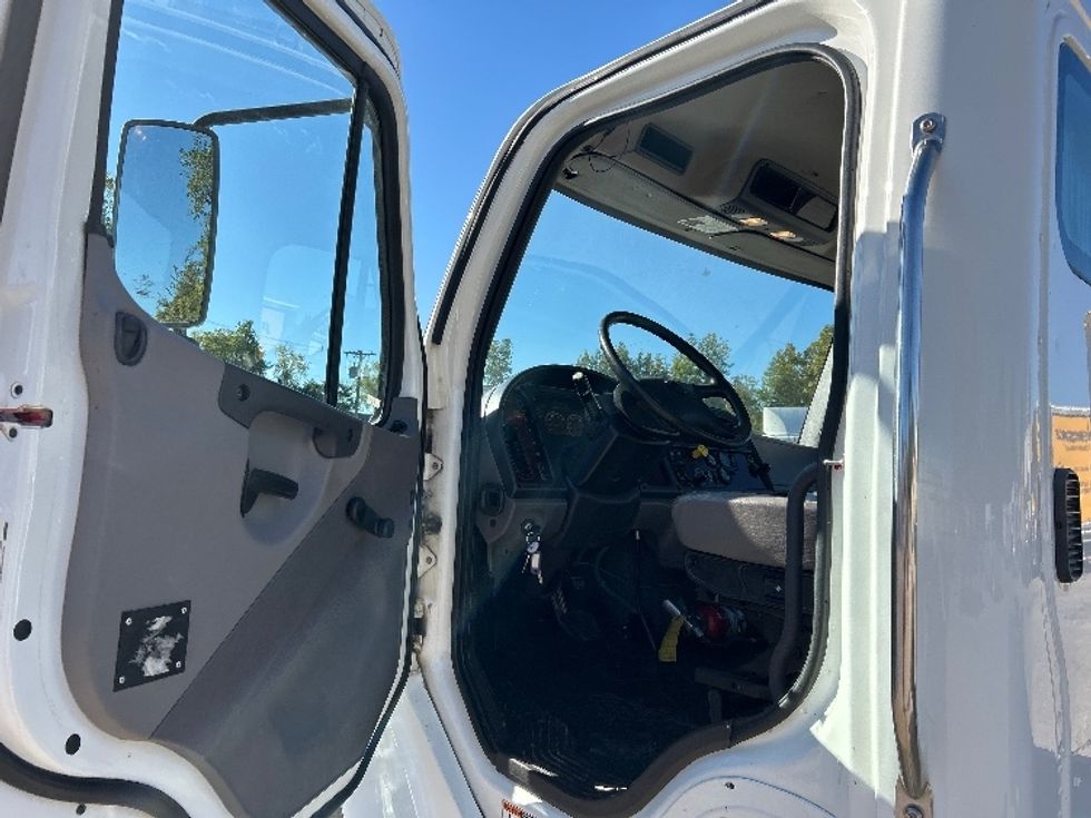 Cab and Chassis Truck-Light and Medium Duty Trucks-Freightliner-2018-M2-Poplar Bluff-MO-278,272\n\t\tmiles-$ 25,500 - Image 11