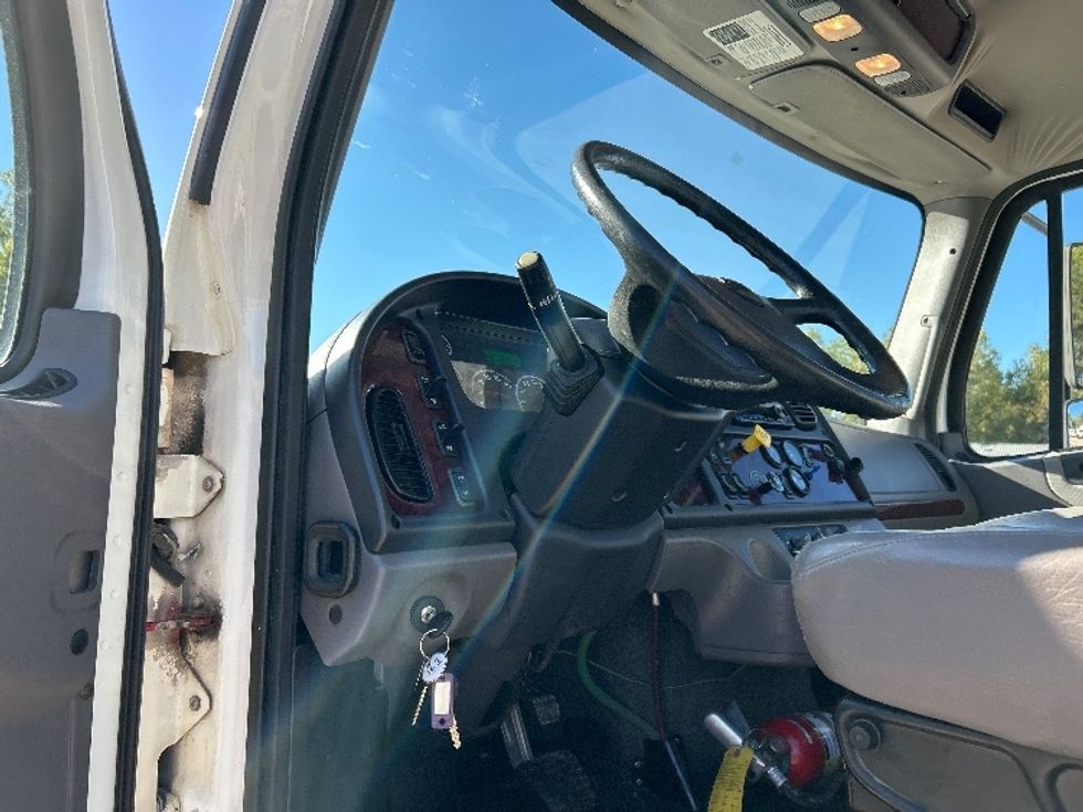 Cab and Chassis Truck-Light and Medium Duty Trucks-Freightliner-2018-M2-Poplar Bluff-MO-278,272\n\t\tmiles-$ 25,500 - Image 12